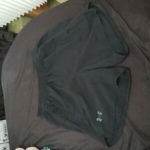 Under armour running shorts w/ pockets